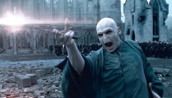 Lordi Voldemort (Ralph Fiennes).