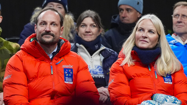 Kruununprinssi Haakon ja kruununprinsessa Mette-Marit karuissa oloissa – löysivät yllättävää seuraa
