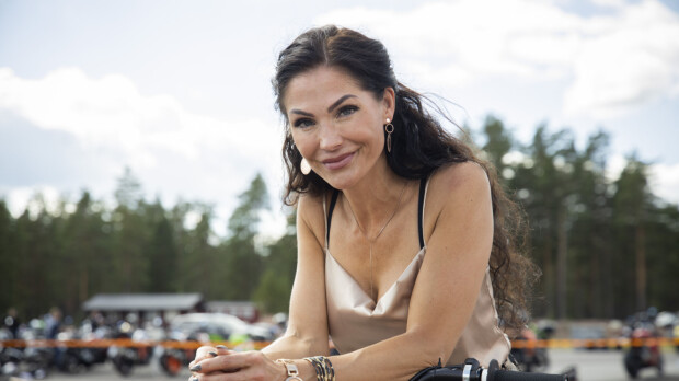 Huh! Riina-Maija Palander poseeraa kostomekossa