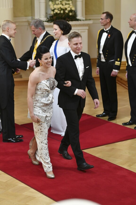 Krista ja Tommi Pärmäkoski edustivat yhdessä Linnan juhlissa vuonna 2018.