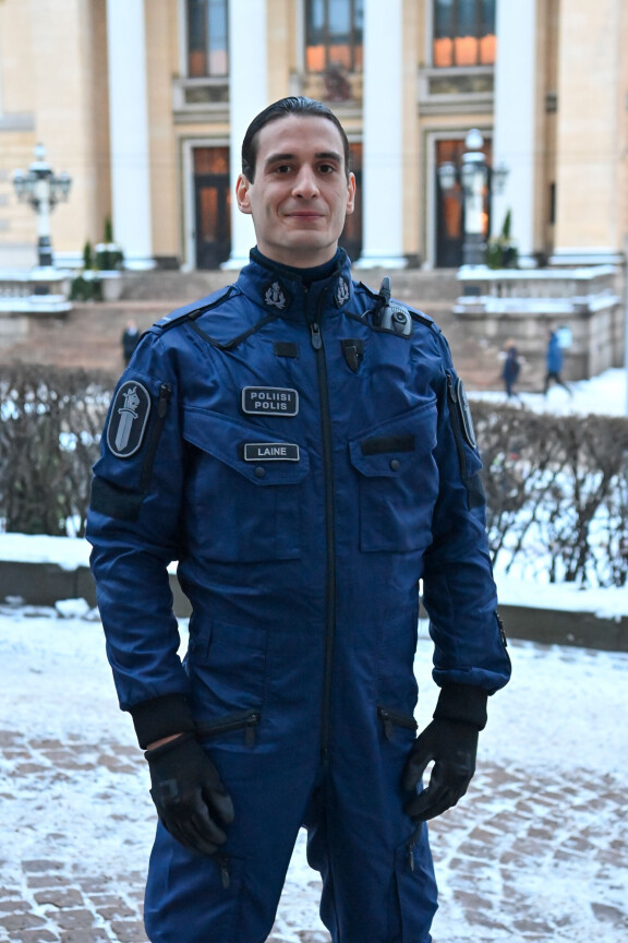 Alexin esittämä nuorempi konstaapeli Samir Laine liittyi Roban poliisijoukkoihin sarjan viidennellä kaudella.