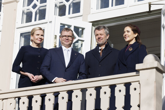 Kuningas Frederik ja kuningatar Mary kävivät vierailulla pääministeri Petteri Orpon luona.