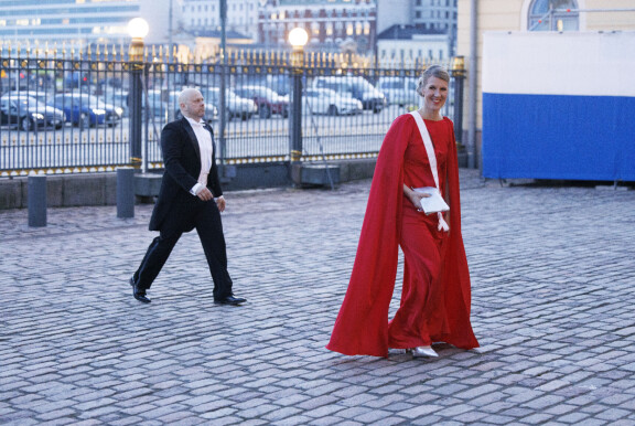 Perttu kipaisi autolla ennen Presidentinlinnaan astumistaan.