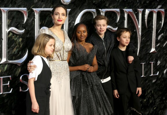 Angelina Jolie toi neljä lapsistaan elokuvan ensi-iltaan vuonna 2019. Kuvassa lapset vasemmalta lukien: Vivienne, Zahara, Shiloh ja Knox.