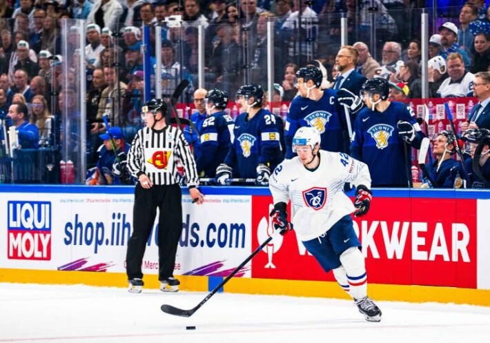 Vikkeläkinttuinen Alexandre Texier oli Ranskan ja Suomen välisen MM-ottelun paras pelaaja. Alexandre Texier oli Ranskan ja Suomen välisen MM-ottelun paras pelaaja.