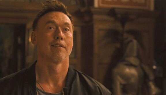 Kevin Durand elokuvassa Abigail (2024).
