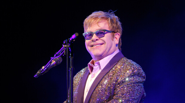 Harvinainen kuva – tässä on Elton Johnin perhe