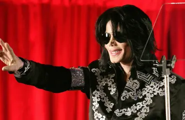 Ohhoh! Michael Jacksonin Paris-tytär poseeraa nakumekossa