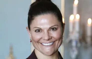 Harvinaiset kuvat! Kruununprinsessat Victoria ja Mette-Marit hulluttelivat