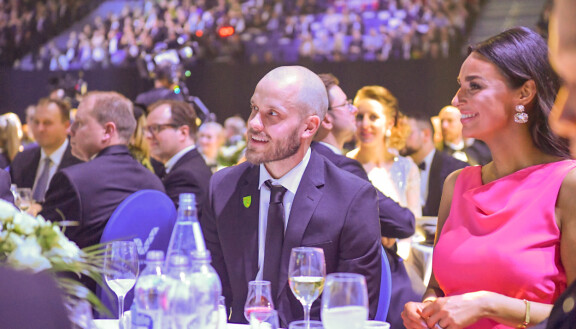 Teemu Pukki on ollut naimisissa jo pidemmän aikaa Kirsikka Pukin (oik) kanssa.