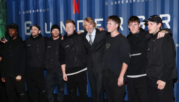 Michael Bay (kesk.) ja Storror-ryhmä elokuvan 6 Underground (2019) ensi-illassa.