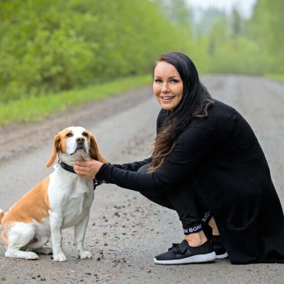 Saijan on oltava varovainen lenkittäessään vanhempiensa Vili-koiraa, sillä Pohjois-Karjalan perämetsissä liikkuu kosolti susia. Saijan on oltava varovainen lenkittäessään vanhempiensa Vili-koiraa, sillä Pohjois-Karjalan perämetsissä liikkuu kosolti susia.