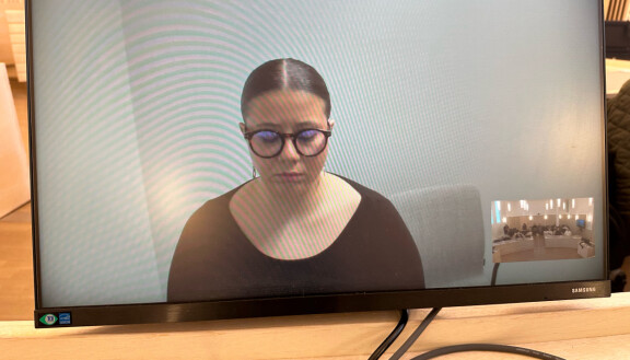 Karla Karmala edusti vakavana oikeudessa. Hän osallistui käsittelyyn etäyhteydellä.