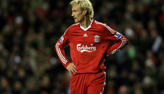 Liverpool-legenda Sami Hyypiä bongattiin Levillä kouvolalaiskaunottaren kanssa.