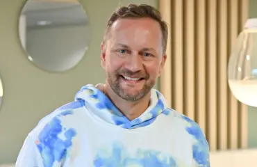 Mikko Silvennoinen sekoili uutisstudiossa