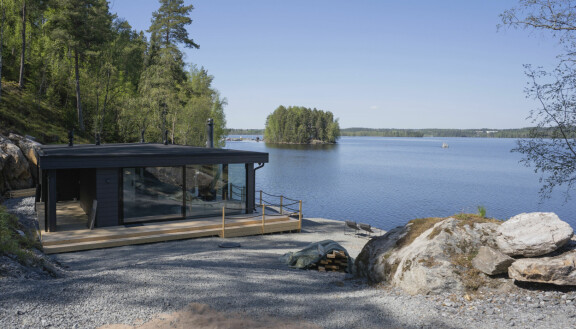Jutan ja Juhan kesäkeidas sijaitsee järvenrannalla.