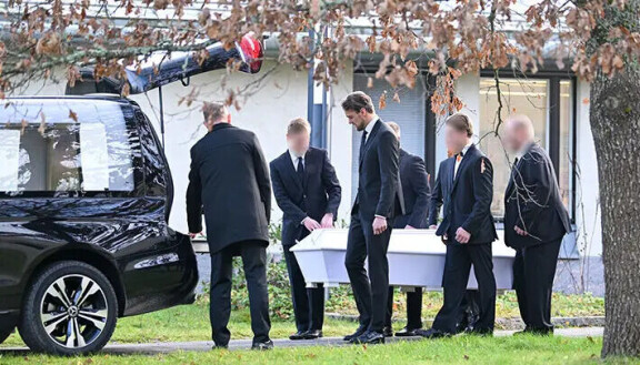 Vain 29-vuotiaana kuolleen Janne Puhakan hautajaiset vietettiin 8.11.Espoossa.