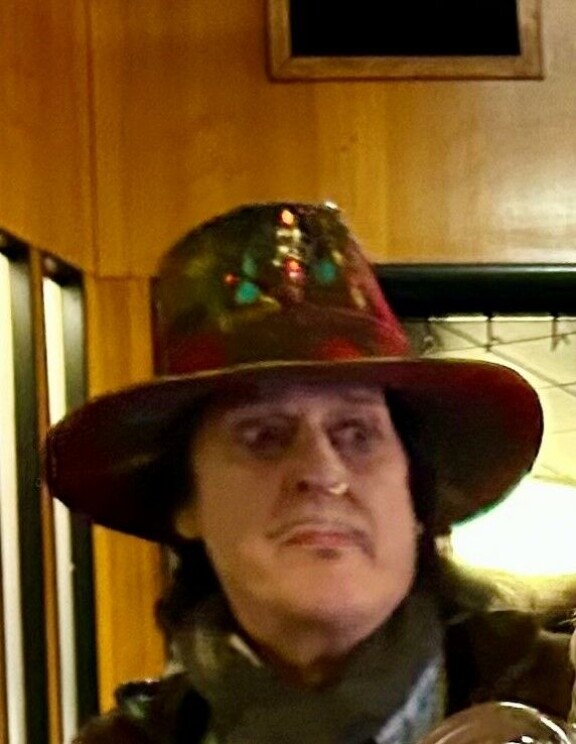 Rokkikukko Andy McCoy ikuistettiin kantakuppilassaan, Helsingin Sea Horsessa.