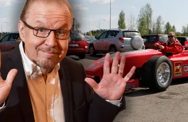 Ajelepa ite! Jope Ruonansuun uniikki kilpa-auto pamahti myyntiin