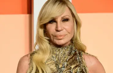Donatella Versacelta shokkiuutinen