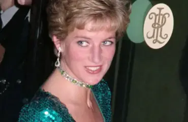 Prinsessa Dianan haudan läheisyyteen syntyi valtava tungos
