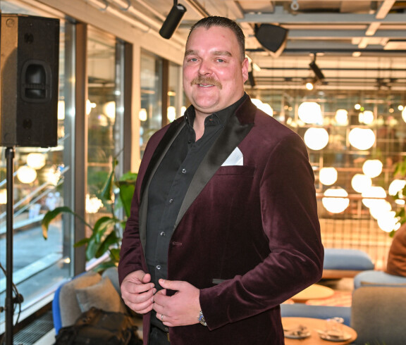 Otson leipätyö on kiinteistöbisneksissä. Diilistä tarttui tietysti uutta mukaan, varsinaiset näytöt siviilissä on annettu jo ennen kisaan osallistumista.