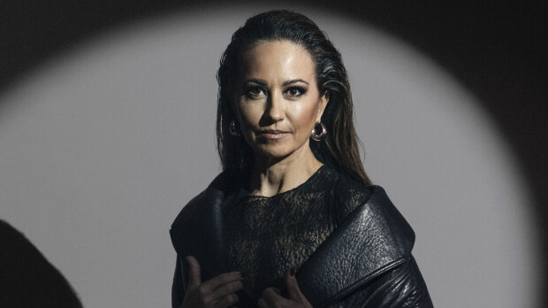 Jaana Pelkonen itkee The Voice of Finlandin takahuoneessa