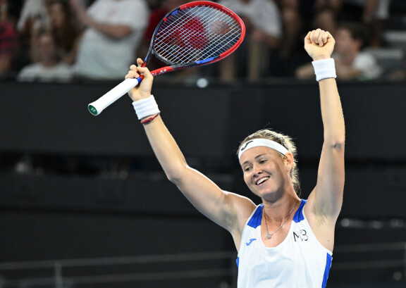 Marie Bouzková kuvattuna joulukuussa Brisbanen tennisturnauksessa.