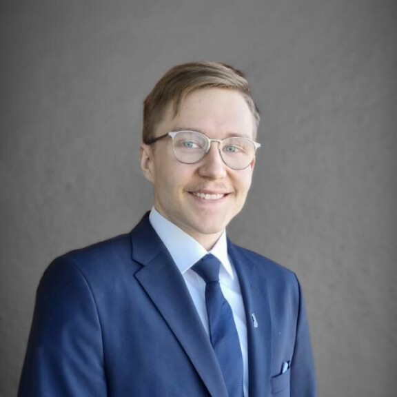 Henrik Hilo nousi Patrick Itäniemen tilalle Tampereen Kokoomuksen Nuorten puheenjohtajaksi.