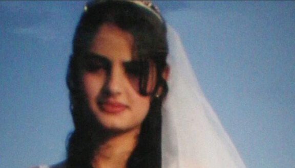 Iranilainen Nasrin tuli äidiksi 14-vuotiaana.