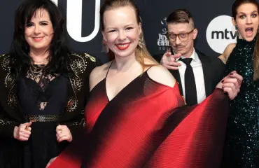 Huh, mitä glamouria! Katso upeimmat asut Jussi-gaalan punaiselta matolta