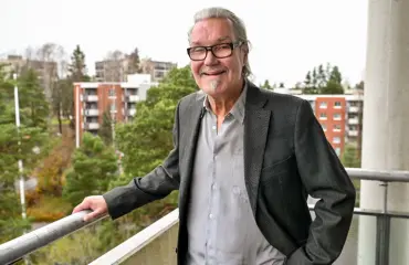 Salakuva! Juha Veijonen juhlakunnossa – jouduttiin taluttamaan