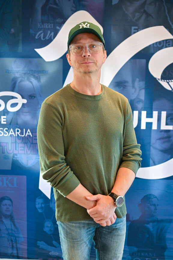 Kari on tunnettu monista asioista, mutta hymy ei ole yksi niistä.
