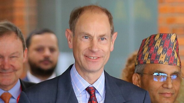 Kuvat! Mitä ihmettä prinssi Edward touhusi luonnossa?