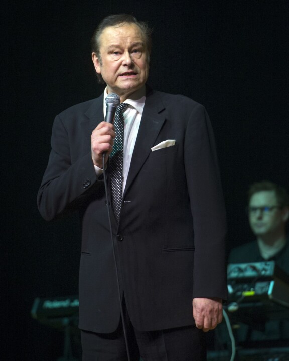 Tapani Kansan hittejä olivat muun muassa R-A-K-A-S sekä Veikko Nieminen.