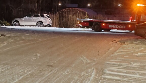 Mikko joutui tilaamaan paikalle hinausauton.