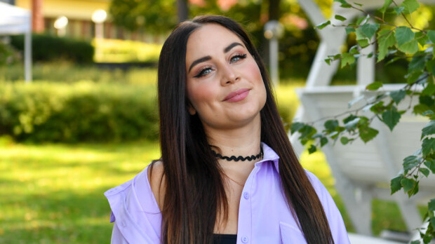 Jestas sentään! Anna Abreu paljasti rusketuksensa uikkarikuvan kera – kaappasi julkkismiehen huomion