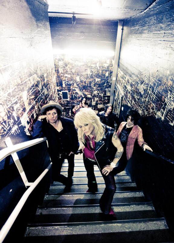 Hanoi Rocks on hyvä esimerkki Villen töistä rock-kuvaajana.
