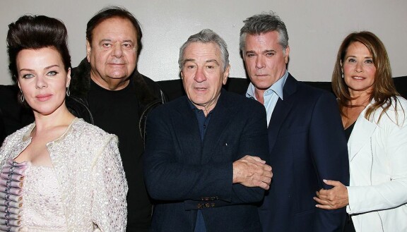 Näyttelijät Debi Mazar (oik.), Paul Sorvino, Robert De Niro, Ray Liotta ja Lorraine Bracco Mafiaveljien 25-vuotisjuhlanäytöksessä.