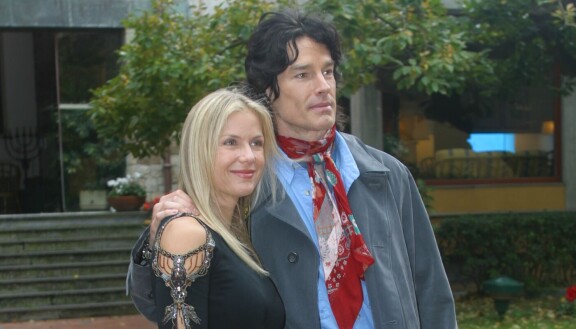 Katherine Kelly Lang sekä Ridge Forresteria näytellyt Ron Moss kuvassa vuonna 2002.