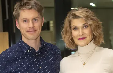 Urheilutoimittaja Laura Arffman ja hiihtäjä Anssi Pentsinen: Shokkiero