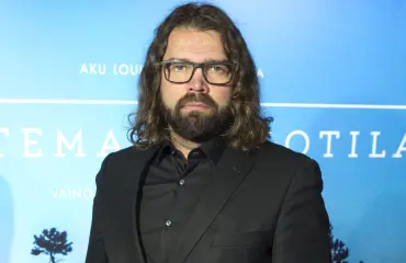 Mikko Kouki kommentoi alastonväitteitä