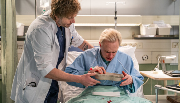 Christoffer Strandberg näyttelee potilasta.