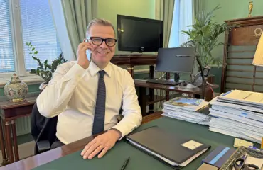 Pääministeri otti shotin – salakuva!