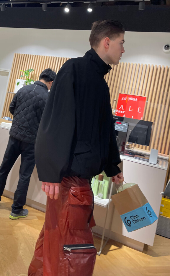 Robinin paperikassista pilkisti hauska pääisäismuna.