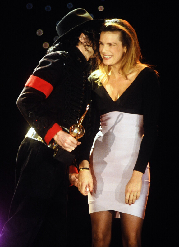 Vuonna 1993 poppariprinsessan roolissa Stéphanie asui Yhdysvalloissa ja oli muun muassa VMA-palkintojen yksi jakaja. Pysti on käätynyt Michael Jacksonin käteen. Tuolloin Michael oli keskellä ensimmäistä teinipojan hyväksikäyttöön koskenutta syytösvyyhtiä. Juttu sovittiin oikeuden ulkopuolella 20 miljoonalla.