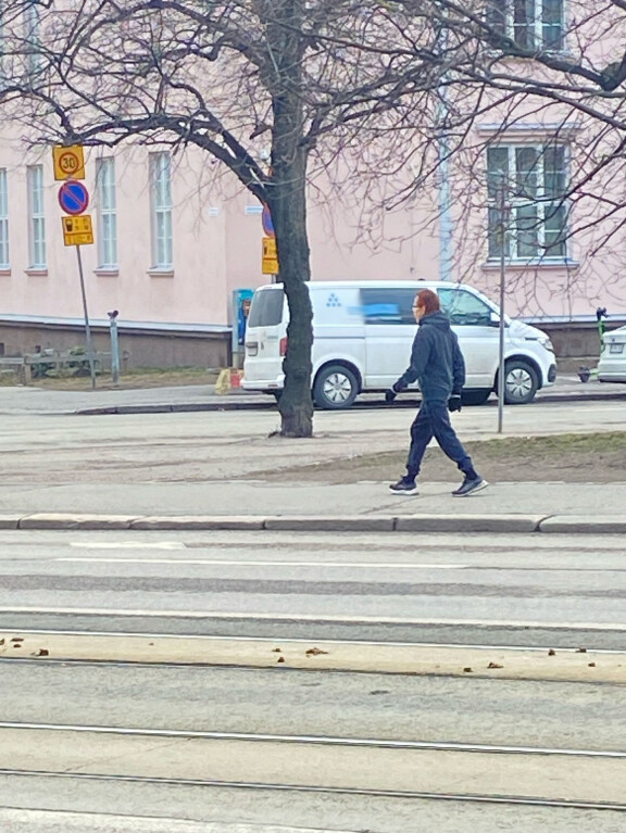 Mattiesko reippaili Sunnuntaina kello neljän aikaan päivällä.