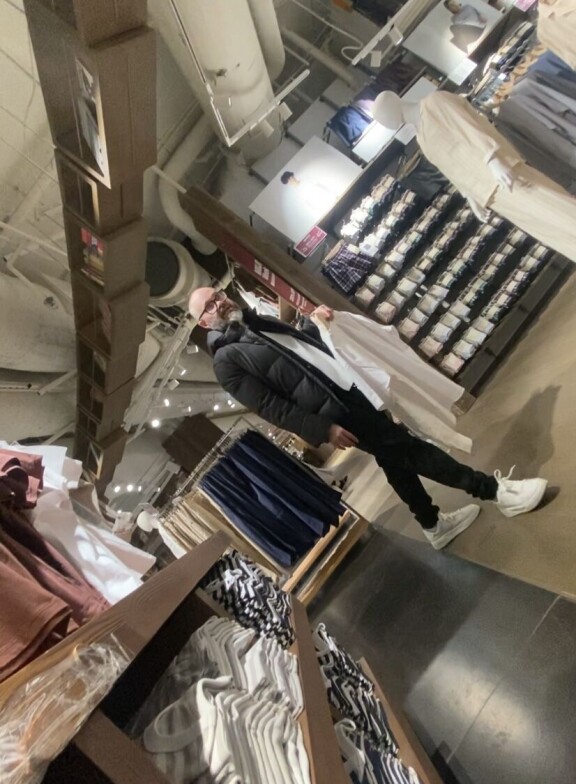 Tuomas sai shoppailla rauhassa, kun maanantai iltana kauppa oli hiljainen.