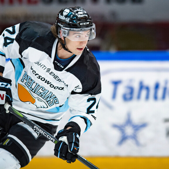 Pelicansin oma kasvatti Hannes Björninen kolkuttelee jo kovasti Leijonien pukukopin ovea. Pelicansin oma kasvatti Hannes Björninen kolkuttelee jo kovasti Leijonien pukukopin ovea.