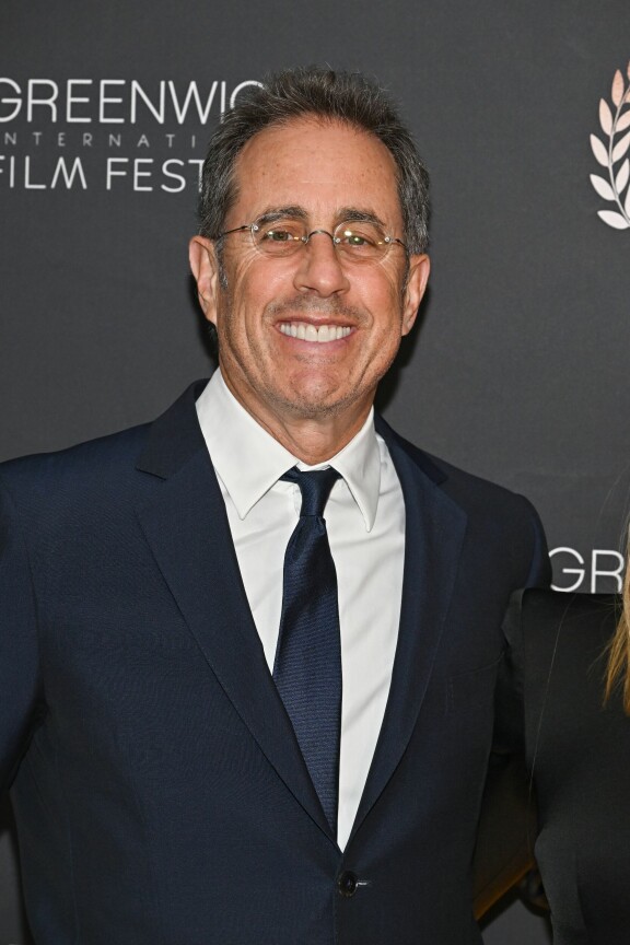 Jerry Seinfeld on Dinosaur BBQ:n vakkarivieras.